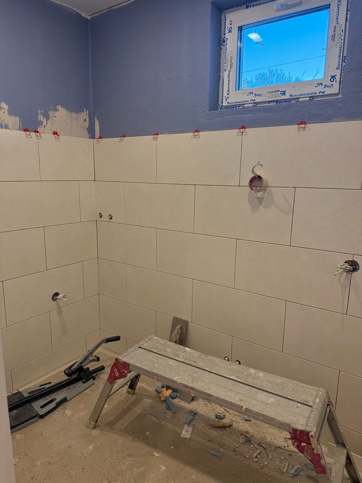 Vannitoa seinad hüdroisolatsiooni ja plaatimise ajal